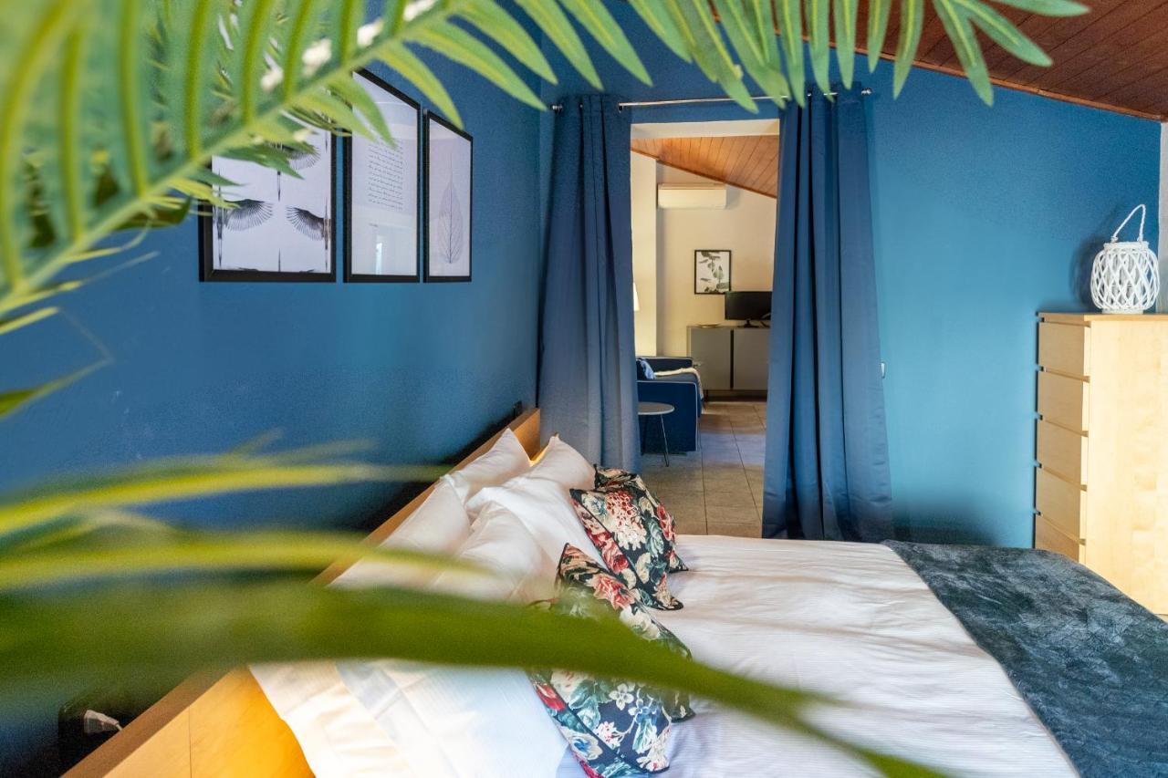 Blue Attic - Historical Como City Center By Rent All Комо Екстериор снимка